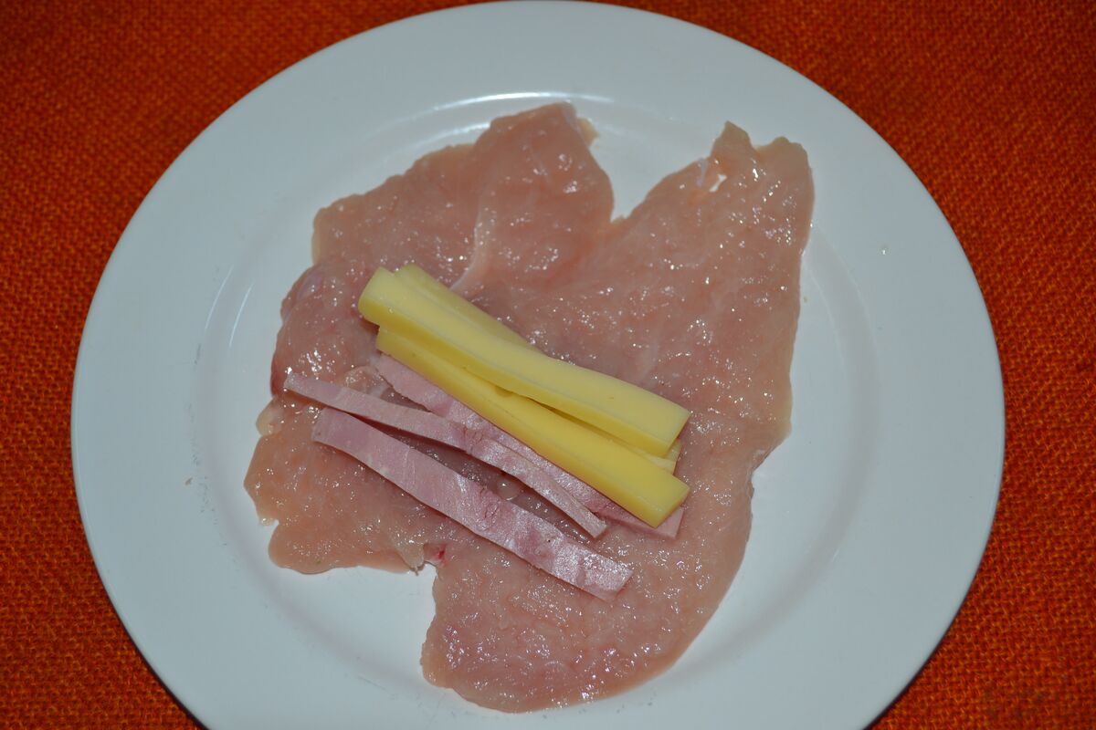 Cordon bleu cu șuncă și cașcaval