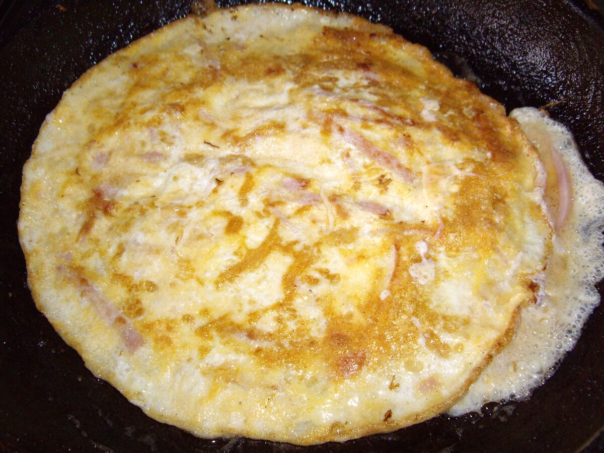 Omletă cu șuncă la prăjit
